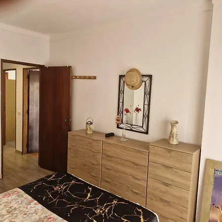 Apartment Flat Near Marina And